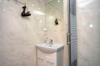 Отель Grand Apartments Киев Двухместный номер с 1 кроватью и балконом-13