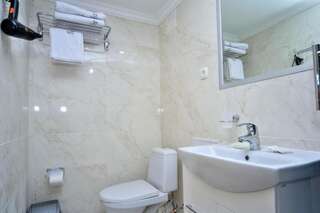 Отель Grand Apartments Киев Двухместный номер с 1 кроватью и балконом-14