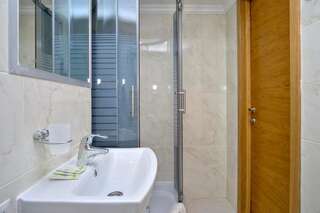 Отель Grand Apartments Киев Двухместный номер с 1 кроватью и балконом-15